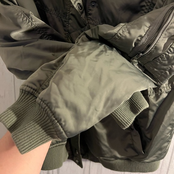 American Eagle Outfitters Olive Puffer Jacket - Picture 5 of 13